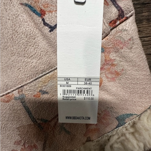 BB Dakota Cream Floral Asymmetrical Vest with Plush Sherpa Lining - Picture 11 of 11